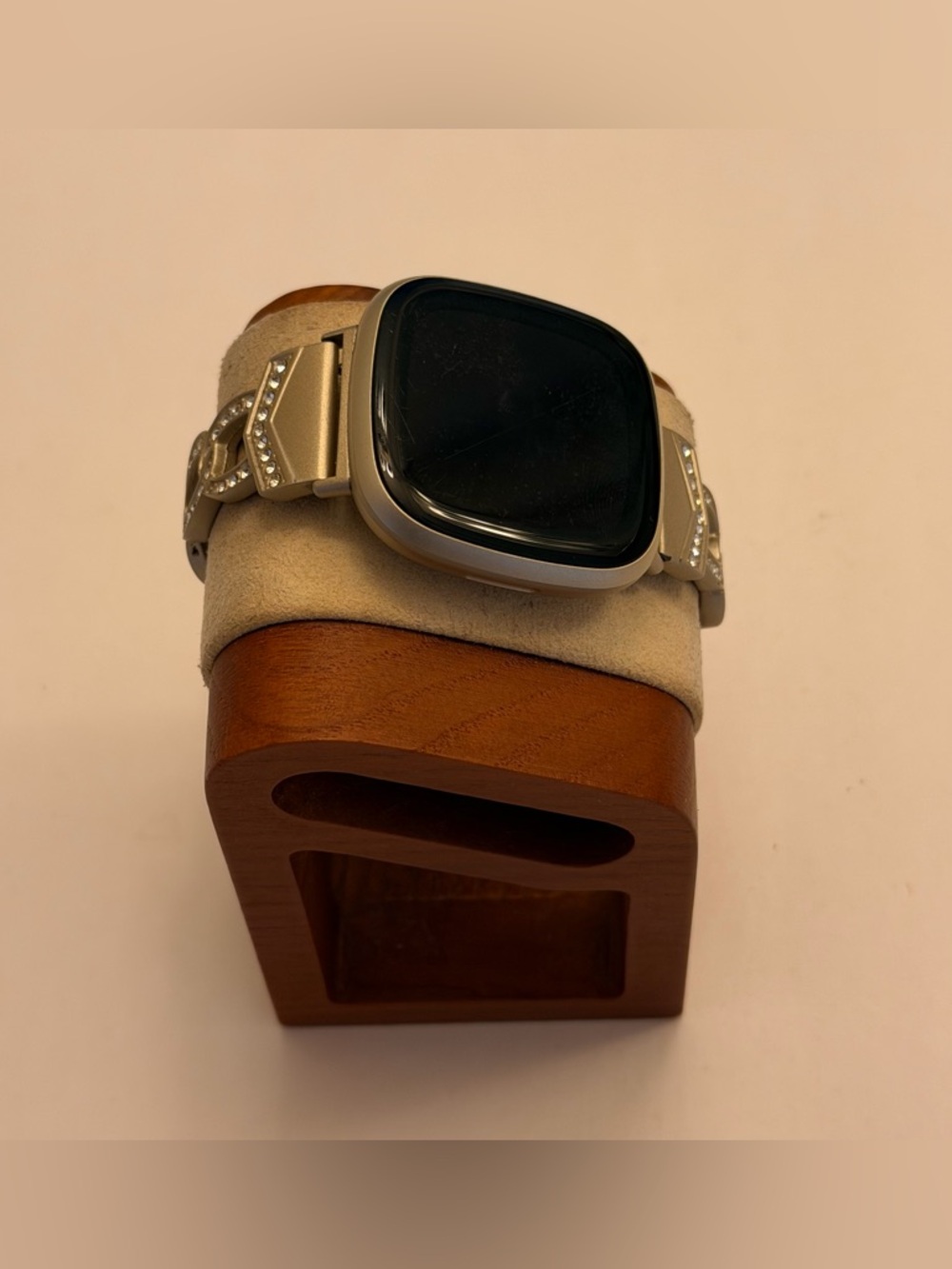 Fitbit Versa 3, Tested, Charger Included, Gold Case/stainless Steel Band - Picture 5 of 10